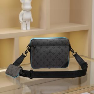 25 x 18.5 x 7 cm (Length x Height x Width)